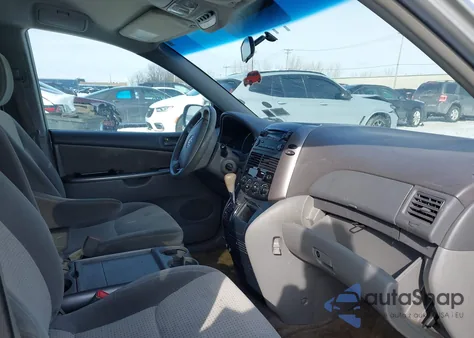 2010 Toyota Sienna Le z USA, uszkodzony, nr VIN 5TDKK4CC0AS306906